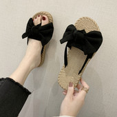 Papuci de damă cu talpă plată prin vârf