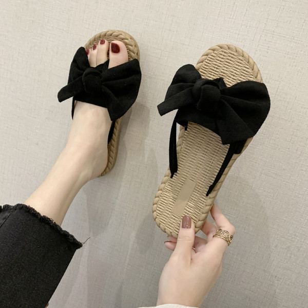 Papuci de damă cu talpă plată prin vârf