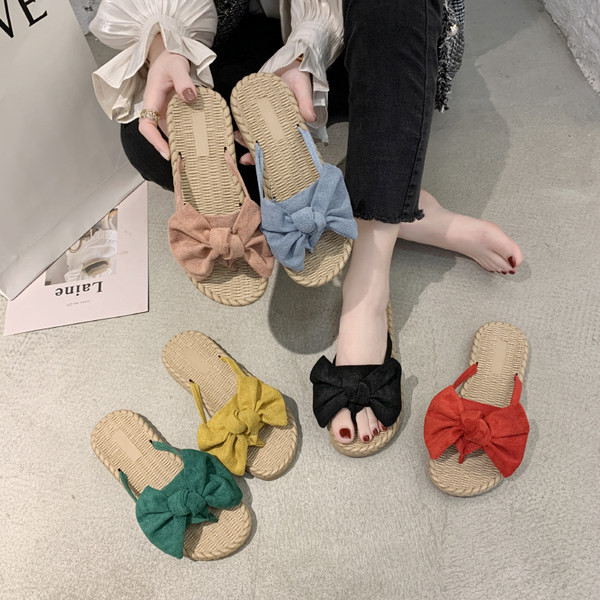 Papuci de damă cu talpă plată prin vârf