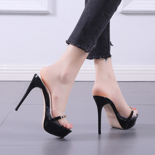 Γυναικείες καλοκαιρινές παντόφλες με λουράκι σιλικόνης και μεταλλική αλυσίδα