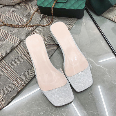 Κομψές γυναικείες παντόφλες με χοντρό τακούνι