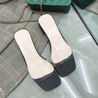 Κομψές γυναικείες παντόφλες με χοντρό τακούνι