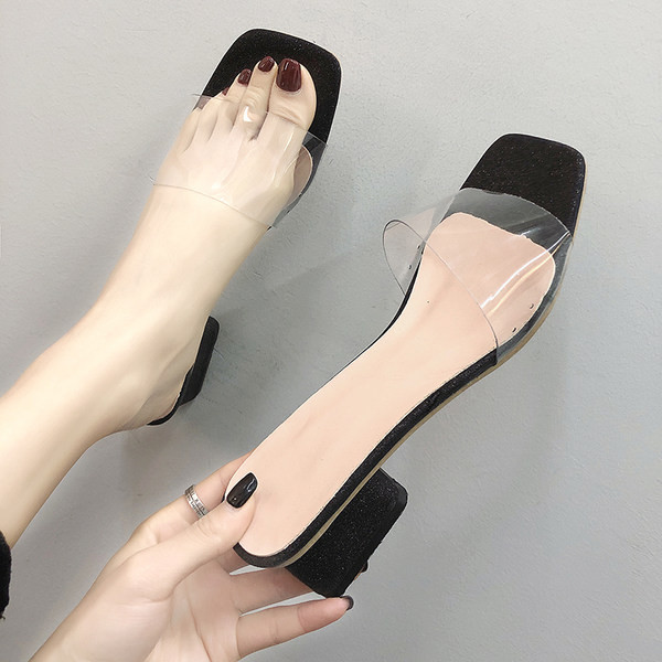 Κομψές γυναικείες παντόφλες με χοντρό τακούνι