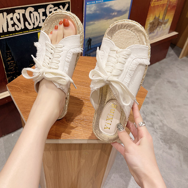 Model nou de papuci de dama cu cravate in trei culori