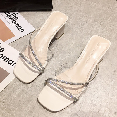 Κομψές γυναικείες παντόφλες με ψηλό τακούνι και διακοσμητικές πέτρες