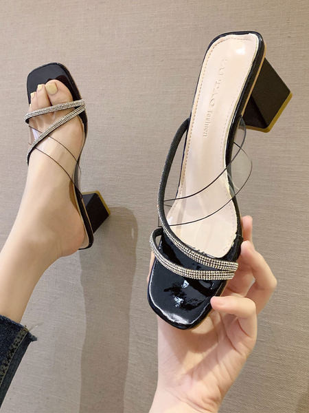 Κομψές γυναικείες παντόφλες με ψηλό τακούνι και διακοσμητικές πέτρες