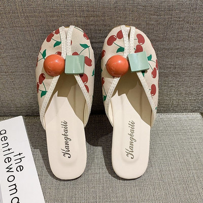 Γυναικείες παντόφλες τοπ με επίπεδη σόλα και τρισδιάστατο στοιχείο