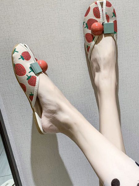 Γυναικείες παντόφλες τοπ με επίπεδη σόλα και τρισδιάστατο στοιχείο