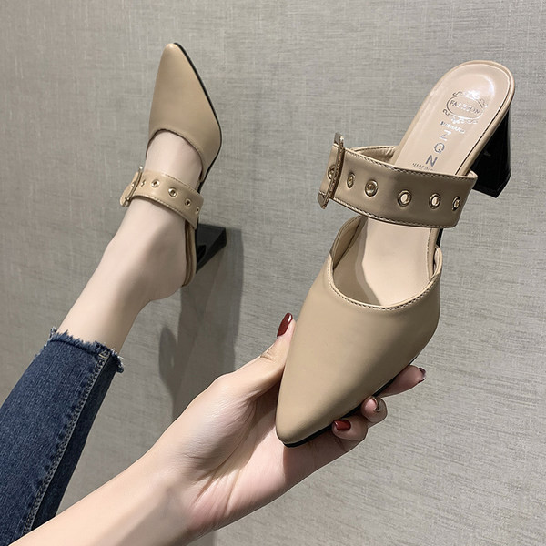 Papuci de dama stilati model ascutit cu catarama si toc