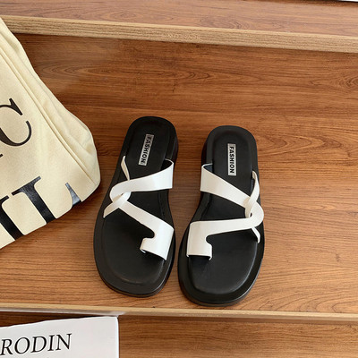 Γυναικεία casual σανδάλια με επίπεδη σόλα σε τρία χρώματα