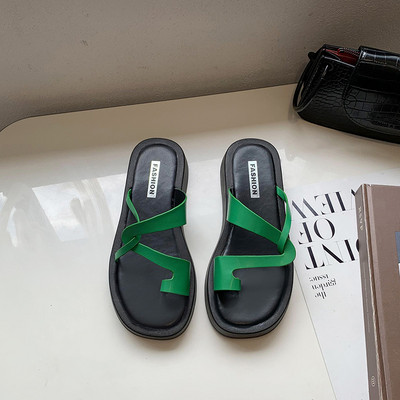 Γυναικεία casual σανδάλια με επίπεδη σόλα σε τρία χρώματα