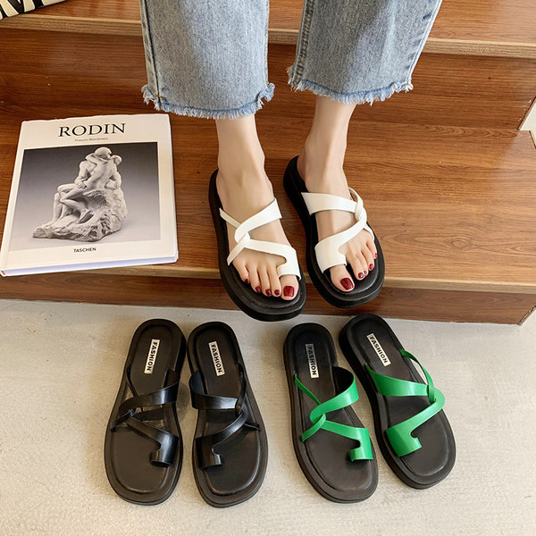 Sieviešu ikdienas sandales ar plakanām zolēm trīs krāsās