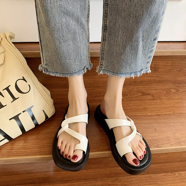 Sieviešu ikdienas sandales ar plakanām zolēm trīs krāsās