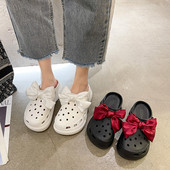 Sieviešu gumijas čības ar lenti baltā un melnā krāsā