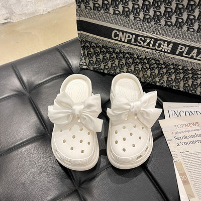 Sieviešu gumijas čības ar lenti baltā un melnā krāsā