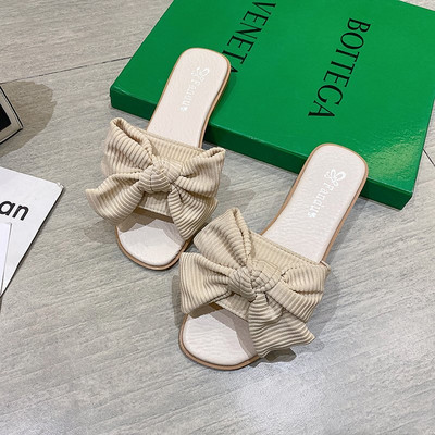 Papuci de dama actuali cu talpa plata si panglica