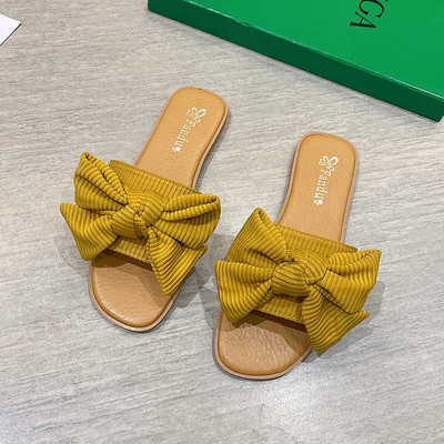 Papuci de dama actuali cu talpa plata si panglica