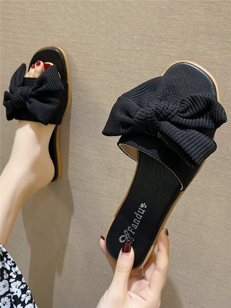 Papuci de dama actuali cu talpa plata si panglica