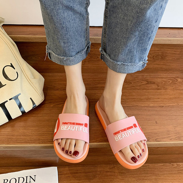 Papuci de damă cu inscripții potriviti pentru plajă