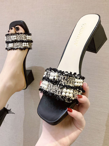 Μοντέρνες γυναικείες παντόφλες με τακούνι και διακοσμητικά μαργαριτάρια