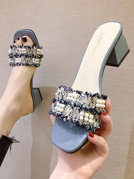 Μοντέρνες γυναικείες παντόφλες με τακούνι και διακοσμητικά μαργαριτάρια