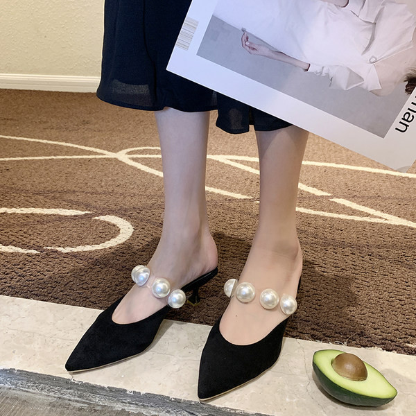 Papuci de dama moderni model ascutit cu perle decorative