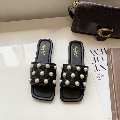 Γυναικείες παντόφλες από faux δέρμα με πέρλες σε τρία χρώματα