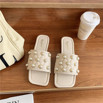 Γυναικείες παντόφλες από faux δέρμα με πέρλες σε τρία χρώματα