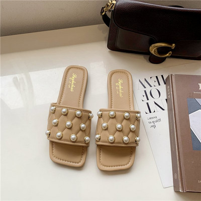 Γυναικείες παντόφλες από faux δέρμα με πέρλες σε τρία χρώματα