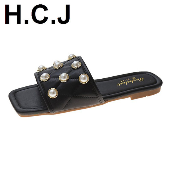 Γυναικείες παντόφλες από faux δέρμα με πέρλες σε τρία χρώματα