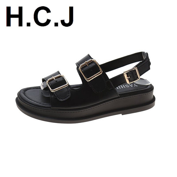 Γυναικείες παντόφλες από faux δέρμα σε μαύρο και άσπρο χρώμα