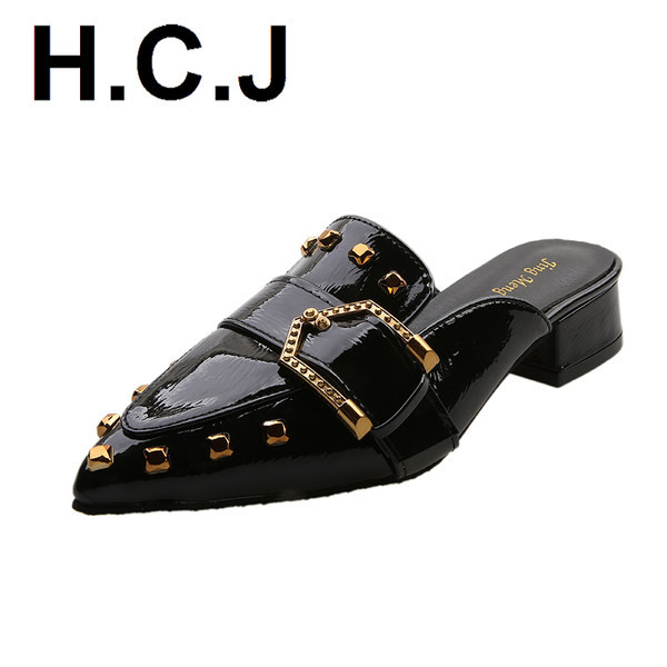 Γυναικείες παντόφλες casual με τρουξ - μυτερό μοντέλο