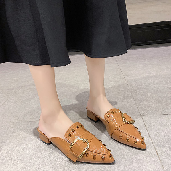 Γυναικείες παντόφλες casual με τρουξ - μυτερό μοντέλο