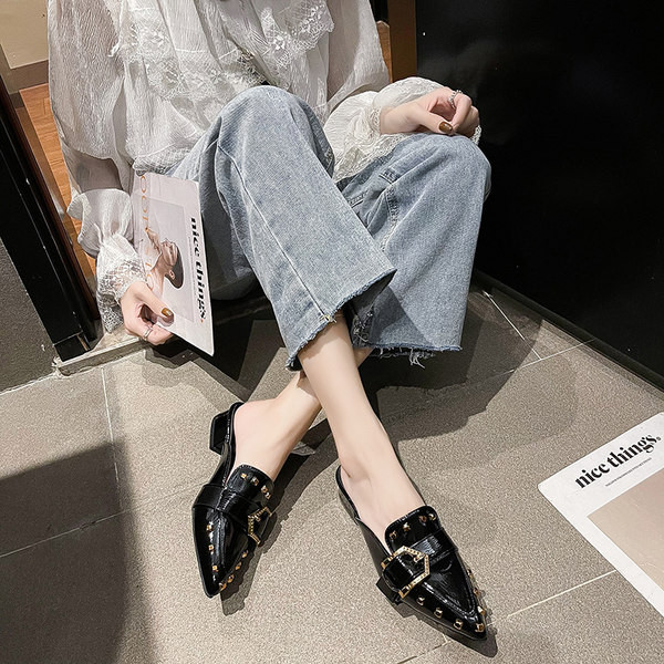 Γυναικείες παντόφλες casual με τρουξ - μυτερό μοντέλο