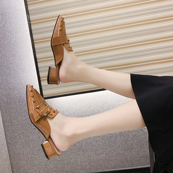 Γυναικείες παντόφλες casual με τρουξ - μυτερό μοντέλο