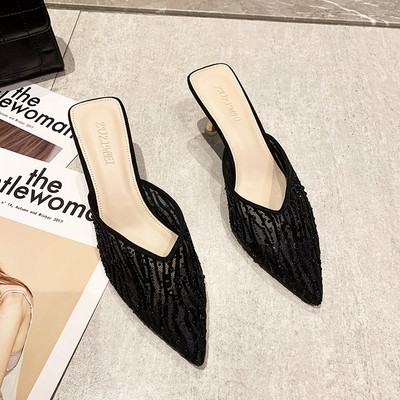 Κομψές γυναικείες παντόφλες με ψηλό τακούνι με διακοσμητικές πέτρες