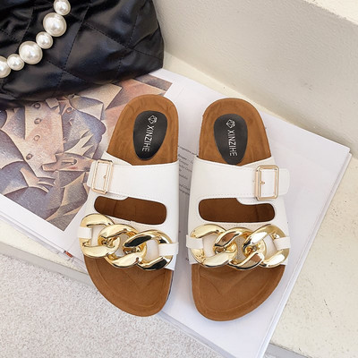 Μοντέρνες γυναικείες παντόφλες με μεταλλική διακόσμηση και επίπεδη σόλα σε τρία χρώματα