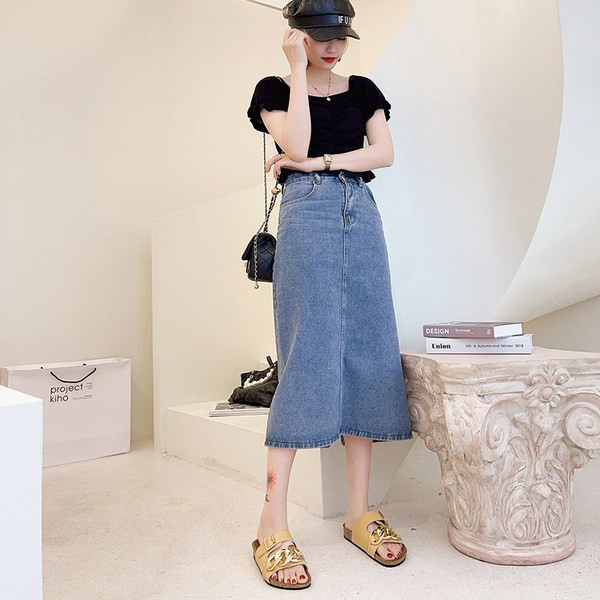 Μοντέρνες γυναικείες παντόφλες με μεταλλική διακόσμηση και επίπεδη σόλα σε τρία χρώματα