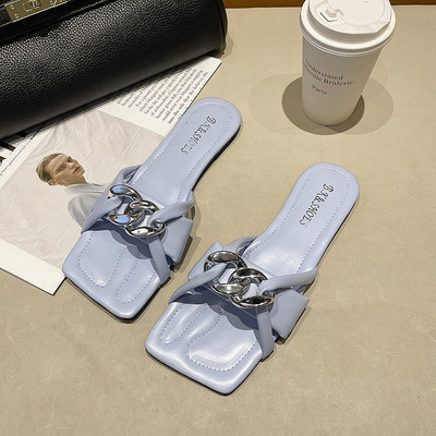 Γυναικείες παντόφλες από faux δέρμα και μεταλλική διακόσμηση