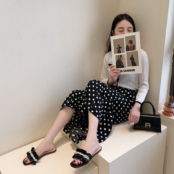 Papuci de damă cu perle și talpă plată în trei culori