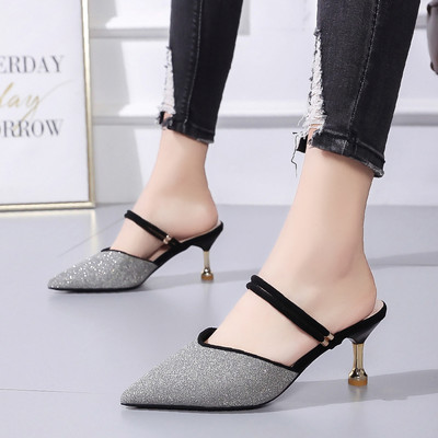 Νέο μοντέλο μυτερές παντόφλες με λαμπερό αποτέλεσμα και τακούνι ύψους 6 εκατοστά