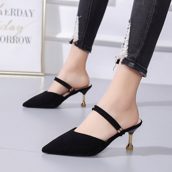 Νέο μοντέλο μυτερές παντόφλες με λαμπερό αποτέλεσμα και τακούνι ύψους 6 εκατοστά