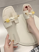 Μοντέρνες γυναικείες παντόφλες με τρισδιάστατα στοιχεία απλό μοντέλο