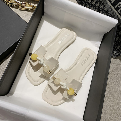 Μοντέρνες γυναικείες παντόφλες με τρισδιάστατα στοιχεία απλό μοντέλο