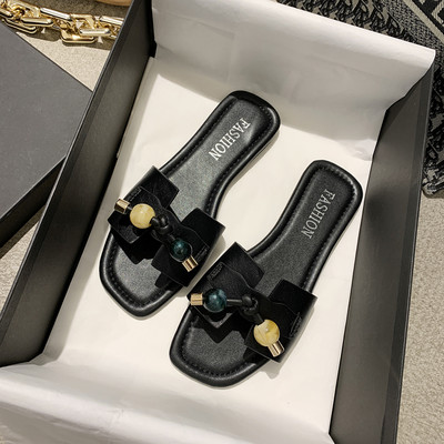 Μοντέρνες γυναικείες παντόφλες με τρισδιάστατα στοιχεία απλό μοντέλο