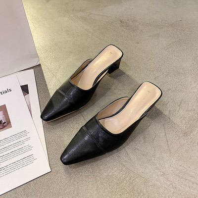 Γυναικείες παντόφλες σε ψηλό χοντρό τακούνι απλό μοντέλο