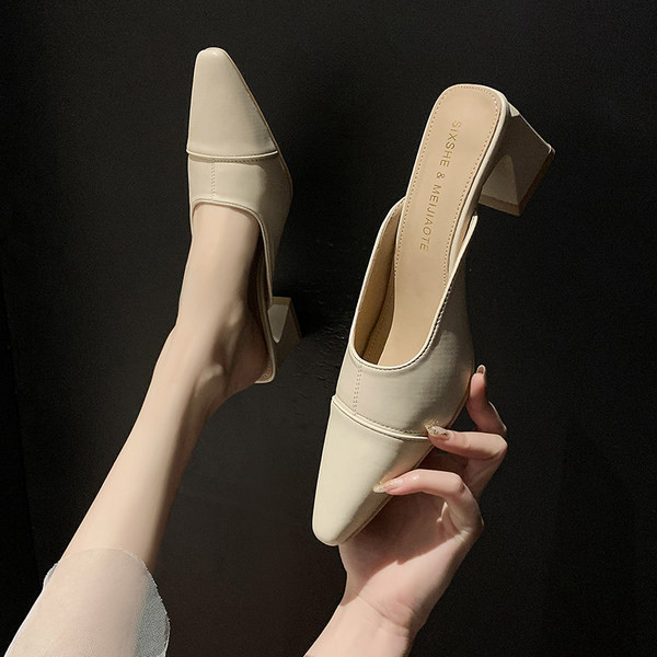 Γυναικείες παντόφλες  σε ψηλό χοντρό τακούνι απλό μοντέλο