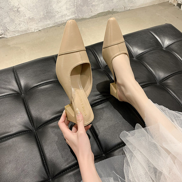 Γυναικείες παντόφλες  σε ψηλό χοντρό τακούνι απλό μοντέλο