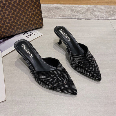 Μοντέρνες γυναικείες παντόφλες μυτερό μοντέλο με διακοσμητικές πέτρες