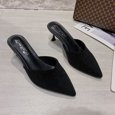 Μοντέρνες γυναικείες παντόφλες μυτερό μοντέλο με διακοσμητικές πέτρες